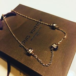Women’s necklace rose gold